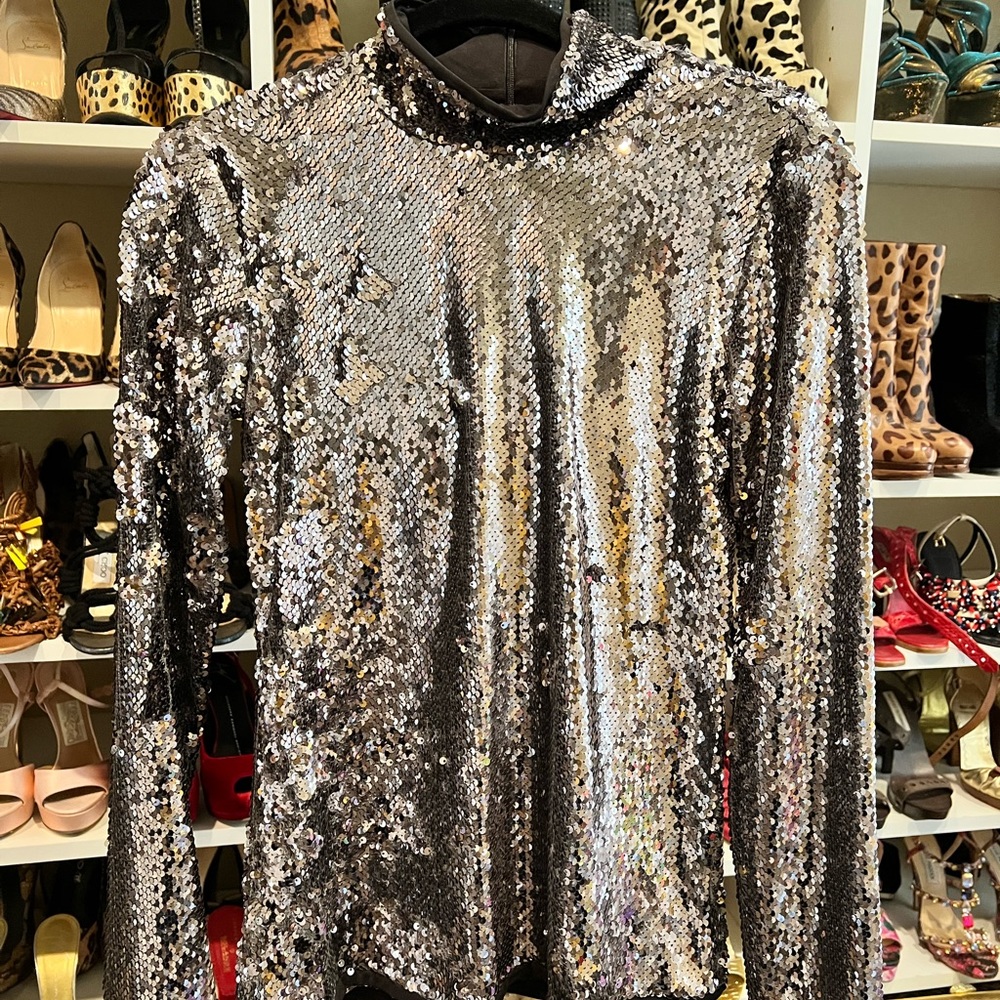 Black and silver top. Perfect for cocktails 🍾